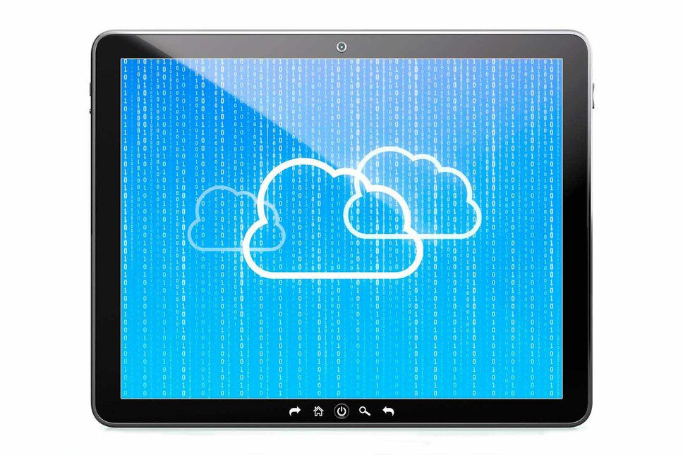 A tablet displays three clouds and the numbers 0 and 1 on the screen;  Symbolic representation of process technology in hot forming and tool manufacturing.